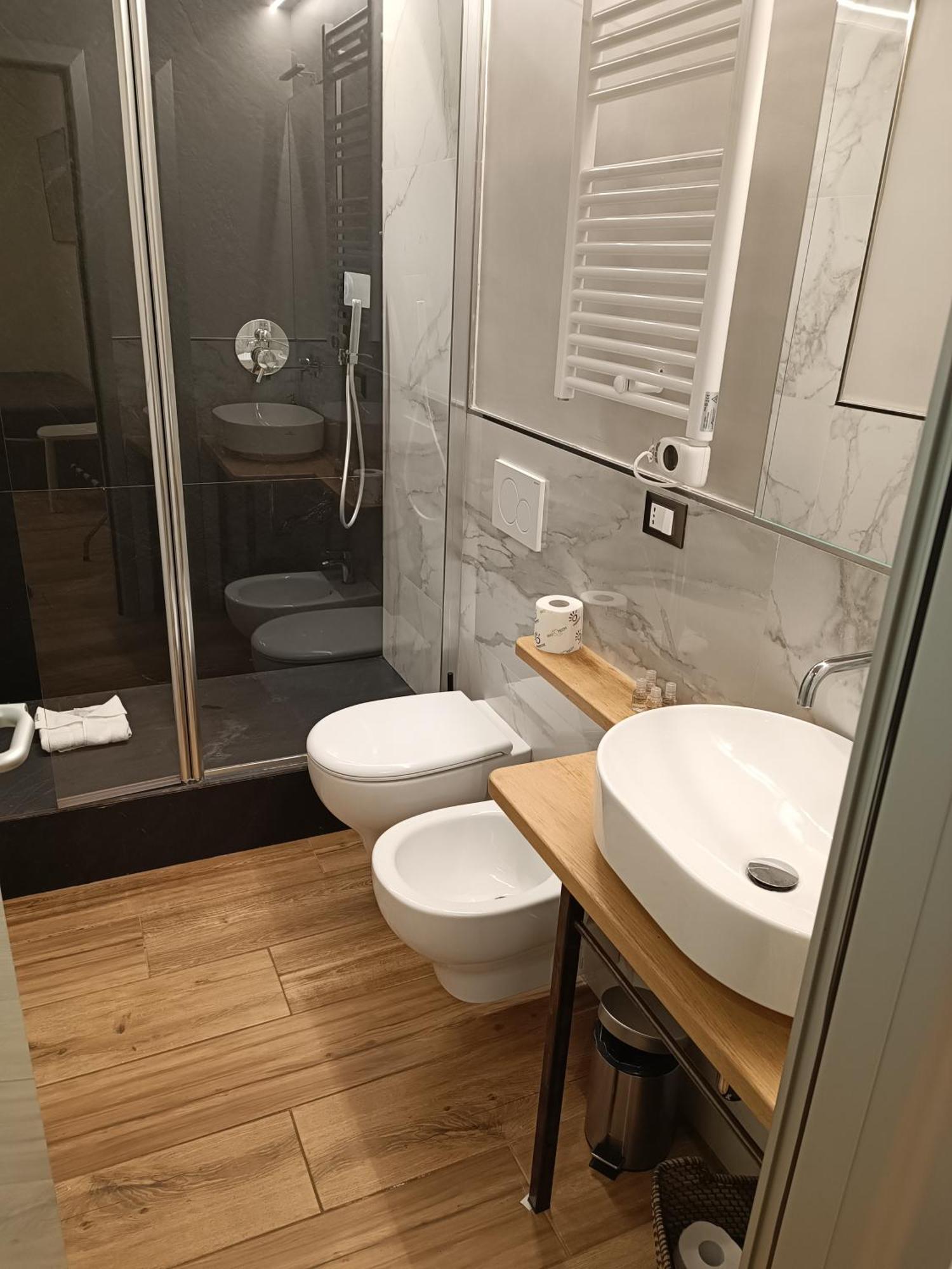 Il Giardino Di Elettra - Freeparking Aparthotel Genoa Luaran gambar